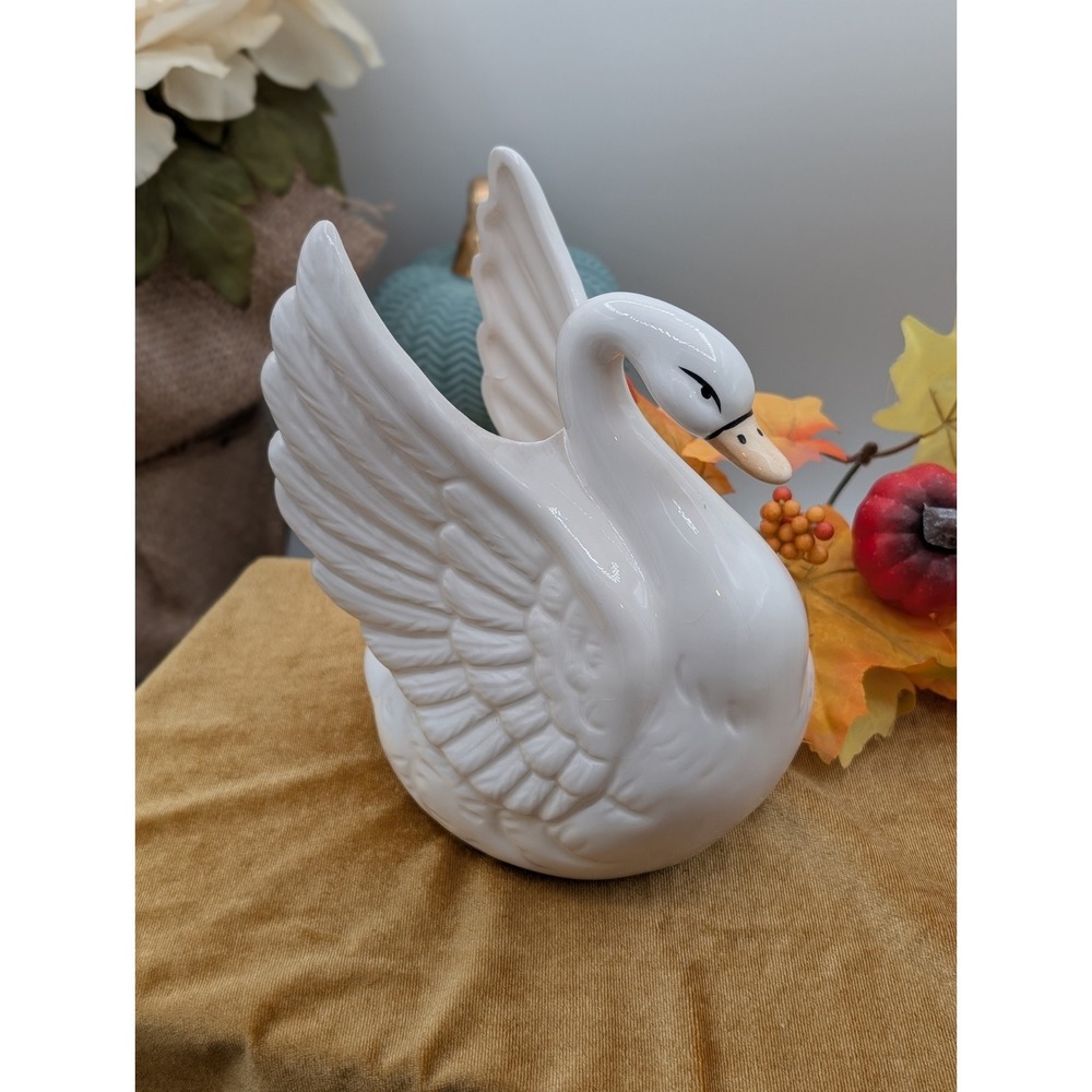 White Ceramic Swan Planter ST 4100 Made in Taiwan Cottagecore Decor 7" Vintage